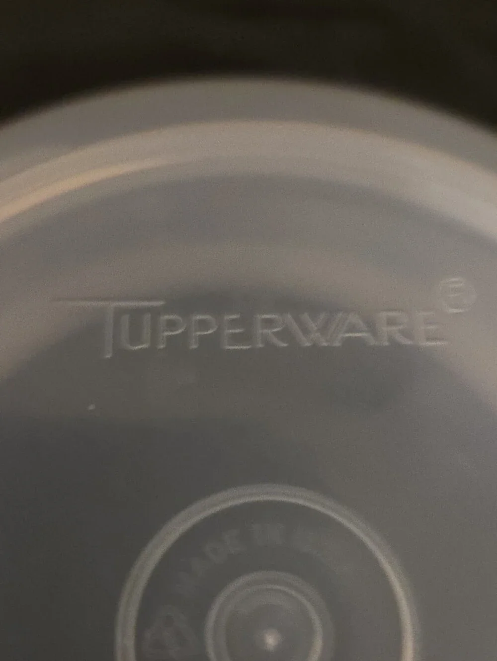 Tupperware White Lid Clear Base Lettuce Keeper